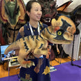 Cargar la imagen en la vista de la galería, BB102-Dilophosaurus Puppet (3)
