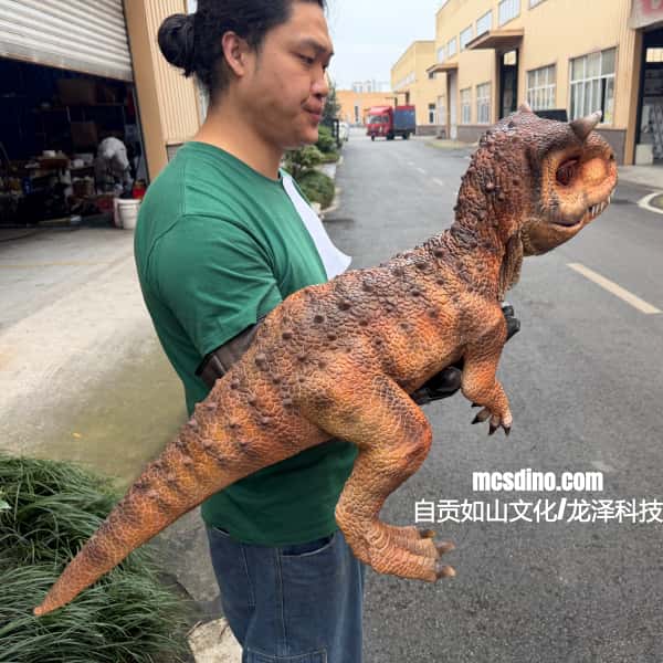 Handheld Dinosaur Carnotaurus Model Prop for Theme Parks-BB154