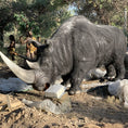 Bild in Galerie-Betrachter laden, woolly rhinoceros animatronic model
