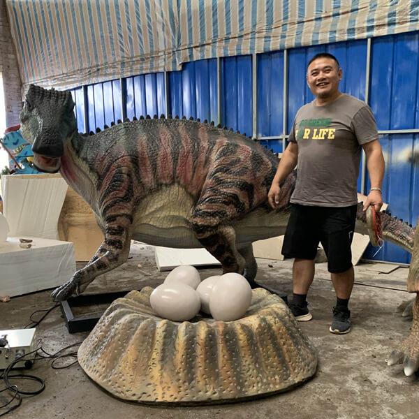 Animatronic Maiasaura and Eggs In Jurassic Park-MCSM001