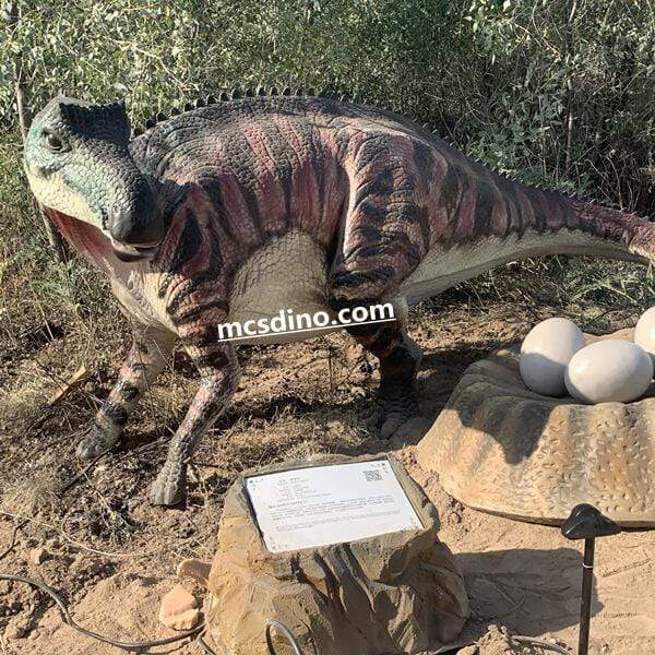 Animatronic Maiasaura and Eggs In Jurassic Park-MCSM001