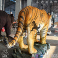 Carica l'immagine nel visualizzatore della galleria, MCSDINO Robotic Animals Robotic Tiger Model Jungle Themed Decor
