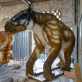 Cargar la imagen en la vista de la galería, Lifelike Animatronic Chalicotherium Model
